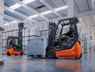 Découvrez les nouveaux chariots élévateurs Toyota Traigo 48 : la performance électrique réinventée