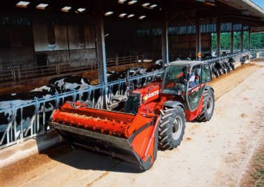 Manitou Télescopique avec godet désileur