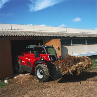 Manitou Chargeur avec godet 2000 litres 