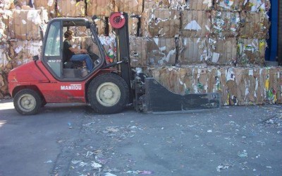 Pince à déchet sur frontal semi industriel Manitou